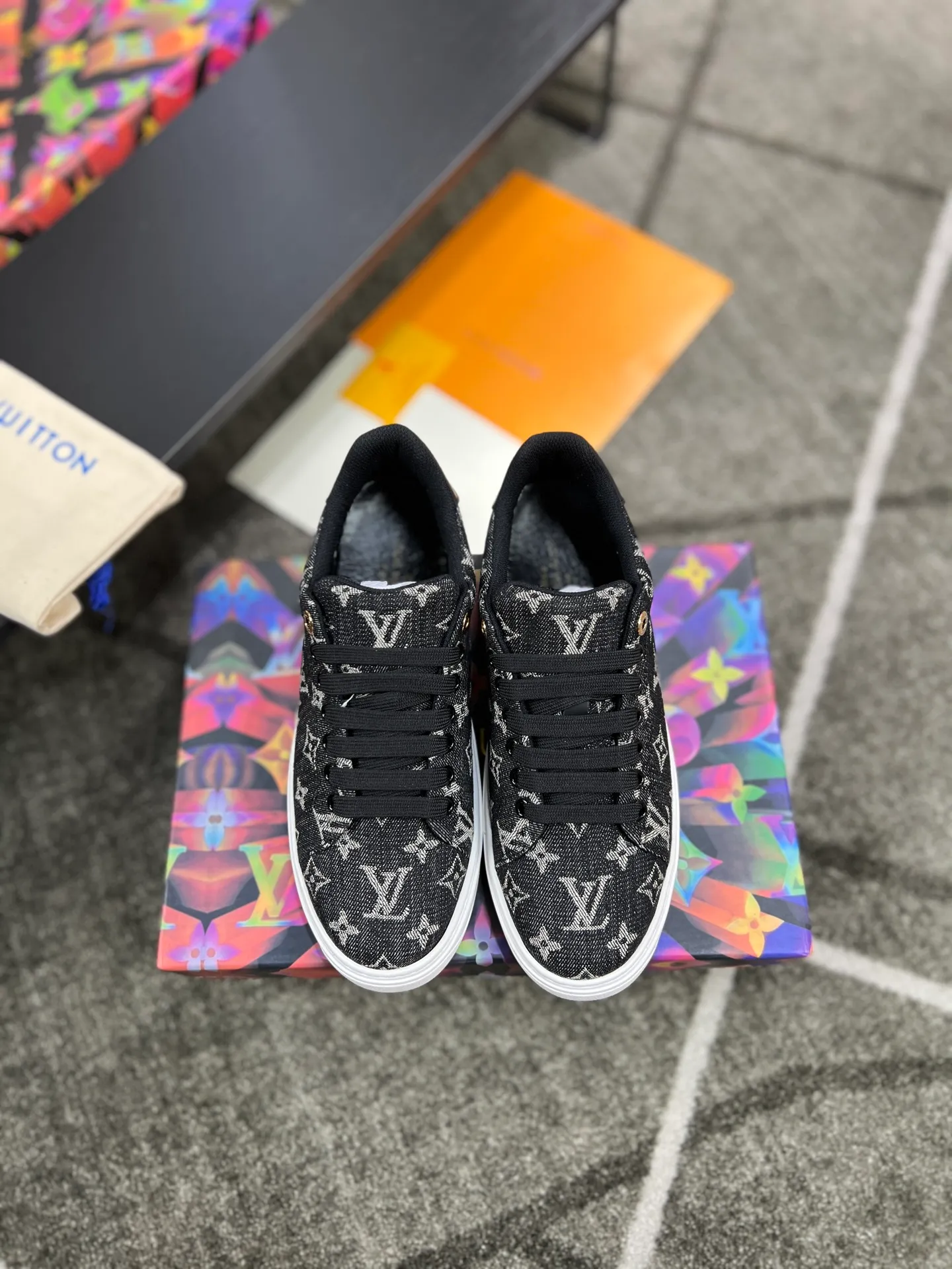 Factory price: 520💰LOUIS VUITTON [Louis VUITTON] New trendy Lv is on the market🎁, casual and fashionable men's shoes👟The upper is made of imported original fabric + cowhide mesh lining, the original wear-resistant rubber outsole, the version is simple and elegant, exclusive for trendy men, six colors available, code number: 38-44, customized 45, 46
